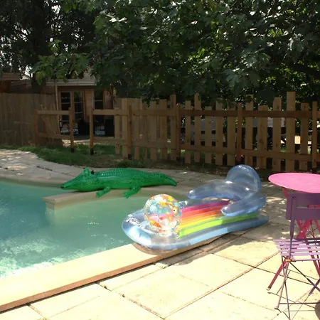 2 En Bois Avec Acces Piscine Chalet Nimes