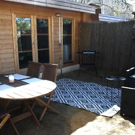 2 En Bois Avec Acces Piscine Nîmes