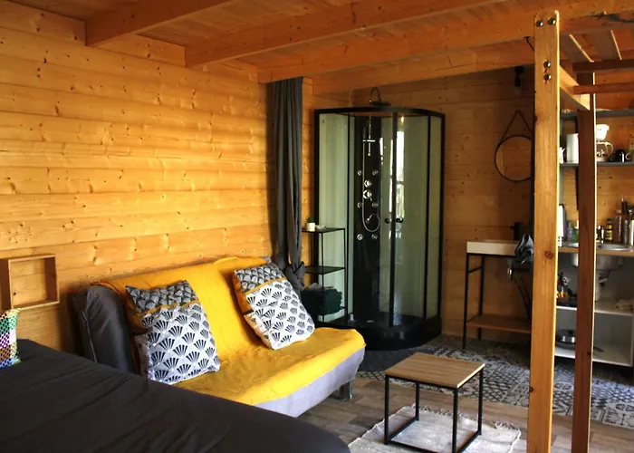 2 En Bois Avec Acces Piscine Chalet Nimes