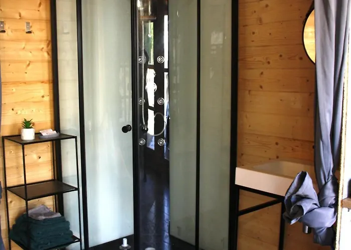 2 En Bois Avec Acces Piscine Nimes